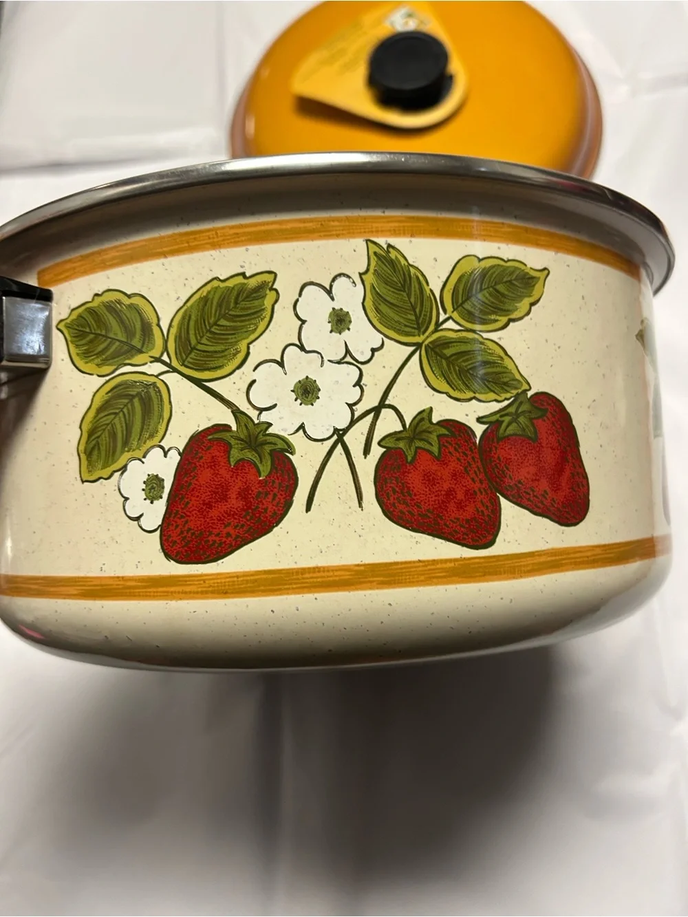 Vintage ONTZI-OLA Strawberry and floral Enamel Stockpot with Lid Brand New